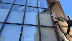 JOEJET non-slip grip enhances control during long cleaning sessions.