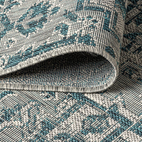JONATHAN Y Flatweave polypropylene fibers ensure stable low-profile comfort