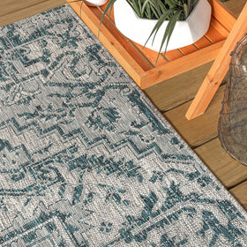 Jonathan Y easy-care outdoor rug rinses clean with water and air-dries