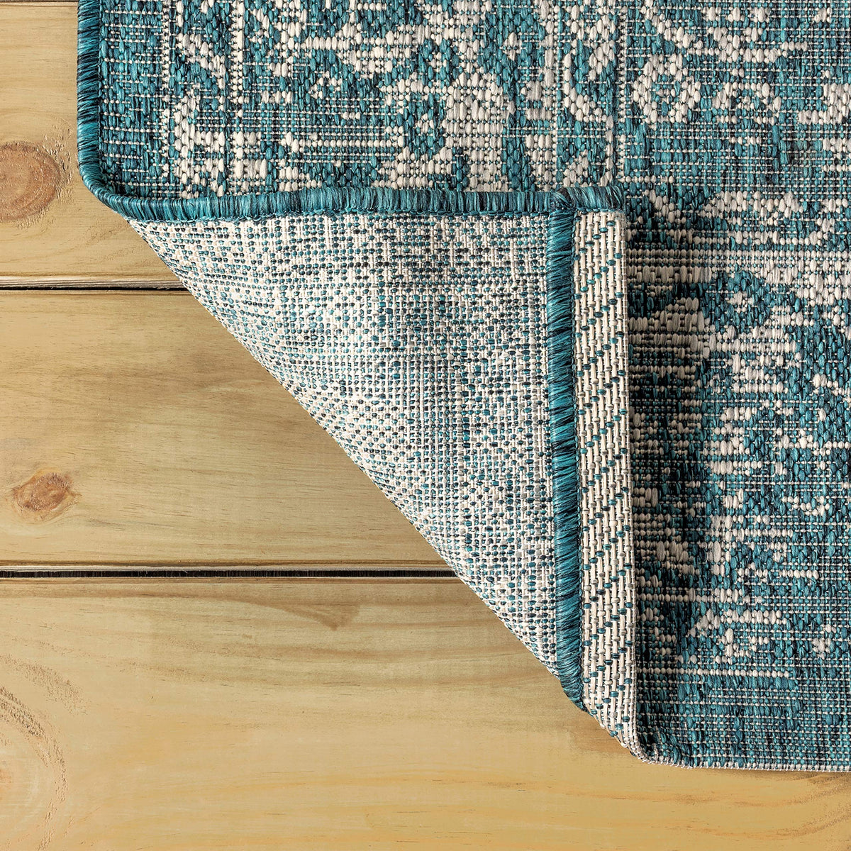 Jonathan Y flat-weave rug in polypropylene for simple maintenance