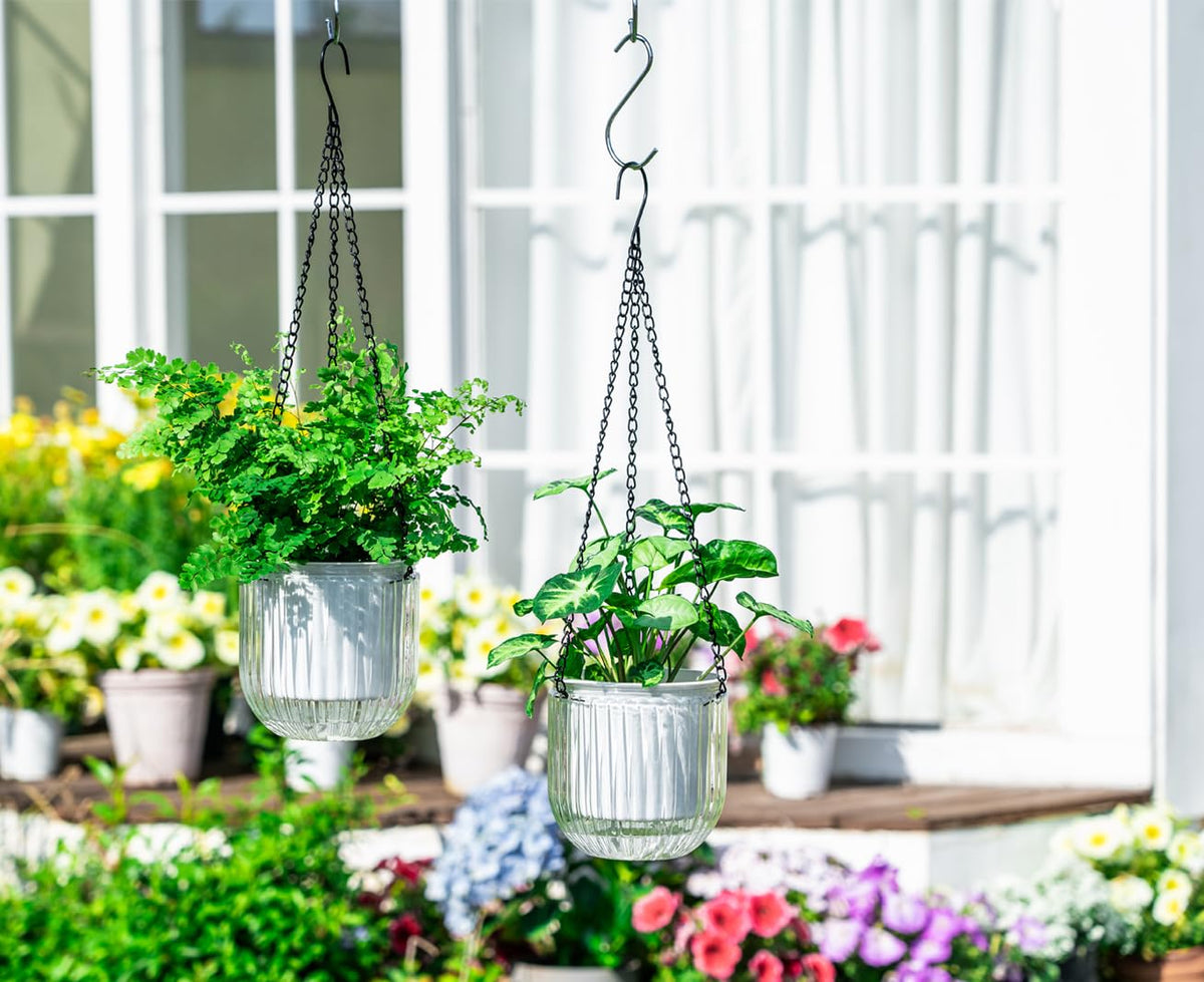 Josteve self-watering planter showing inner and outer pots for moisture control