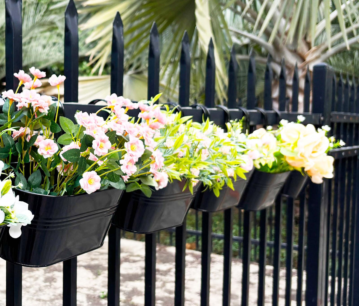 Joyfernal 2 Pack hanging planter on fence with detachable hook for easy hanging
