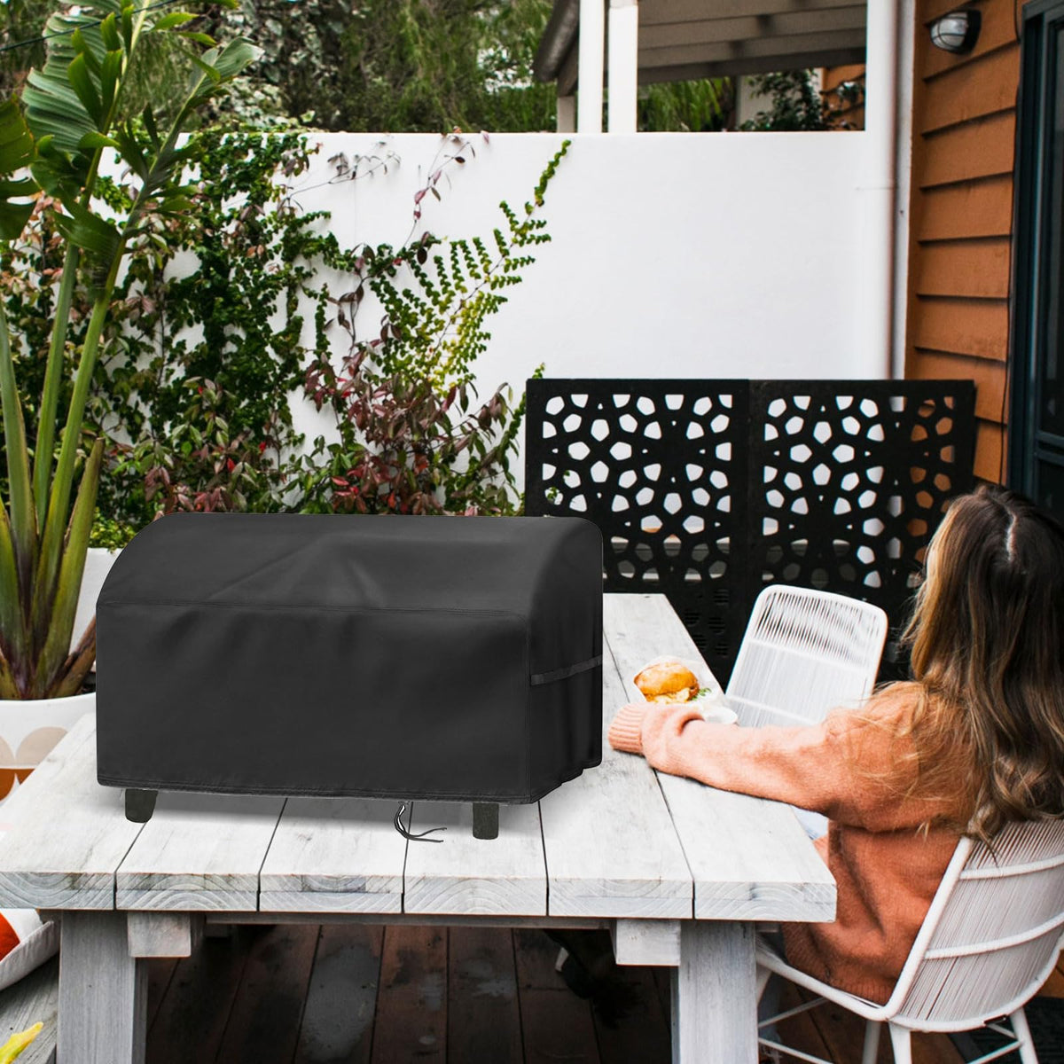 Jungda sturdy stitching reinforces durability for outdoor use.