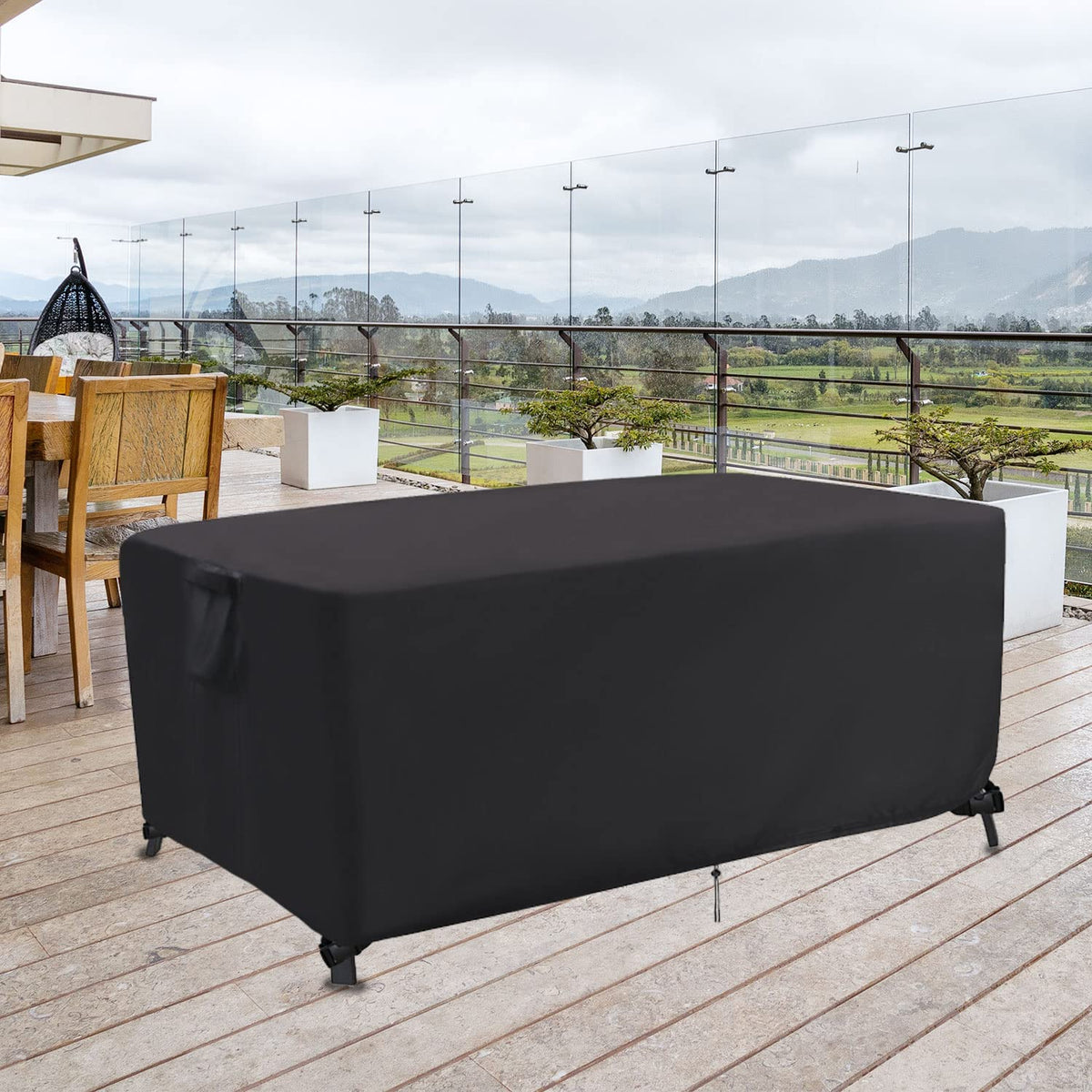 Jungda all-season protection shields furniture from rain, sun, dust, and snow.