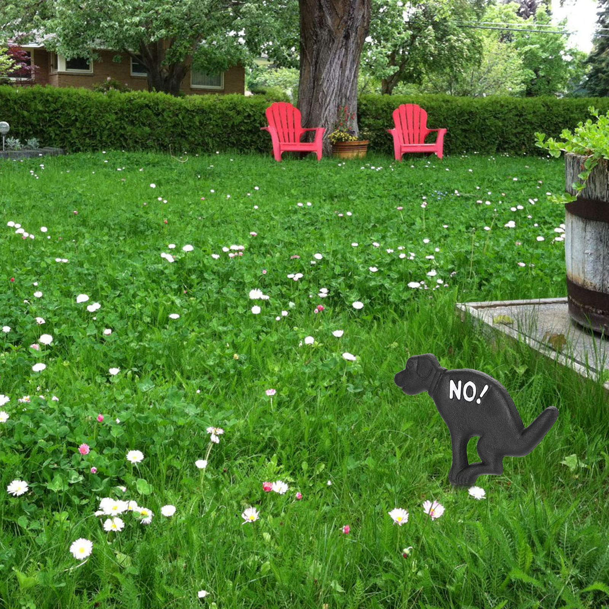 JUXYES multi-use yard stake doubles as decor and guide.