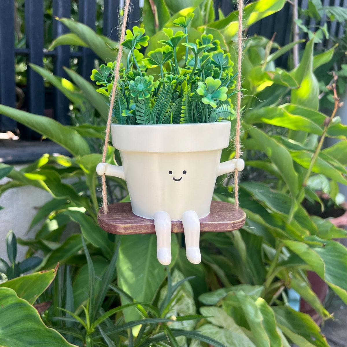 Bottom drainage hole and plug on Jxcnkiy swinging plant pot for healthy soil.
