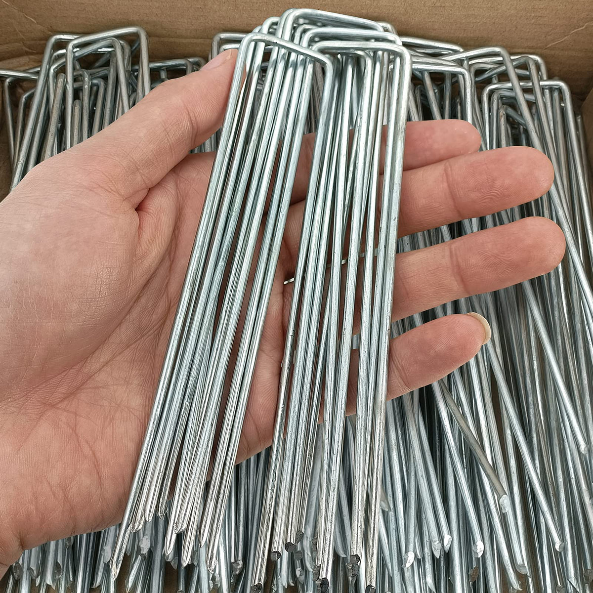 Jxrhy 6-inch garden staples with sharp ends for easy soil penetration and secure anchoring