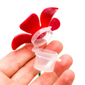 Jxueych clip-on hat feeder design fits hats, pots, or mugs.
