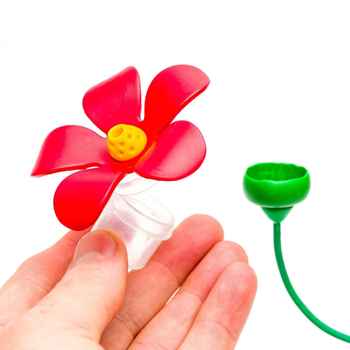 Jxueych mini 10 ml capacity supports gentle nectar feeding for hummingbirds.