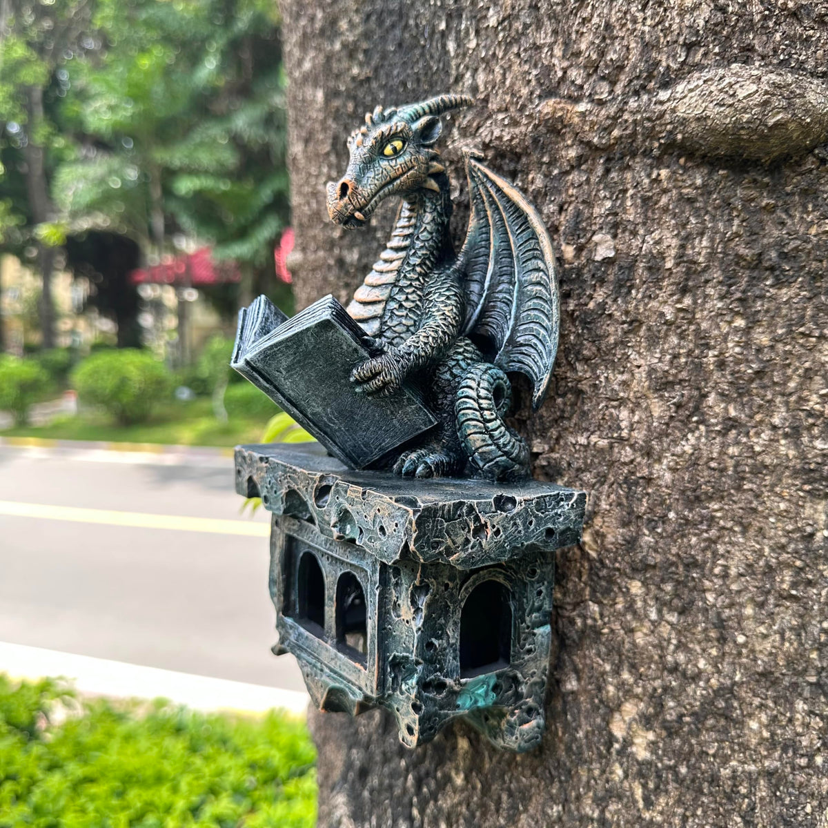 Jy.Cozy dragon close-up reveals black resin with lustrous gold accents