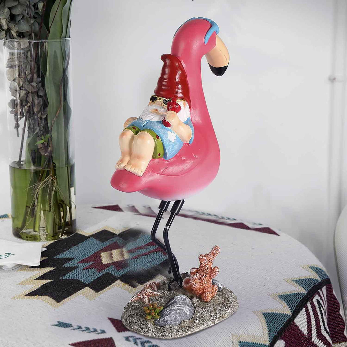 Jy.Cozy patio display brings cheerful tropical mood to spaces