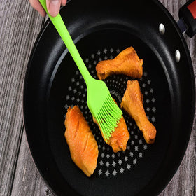 JYYHSF dishwasher-safe silicone brush for easy cleanup after cooking.