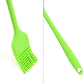 JYYHSF long-handle silicone brush keeps hands away from heat during basting.