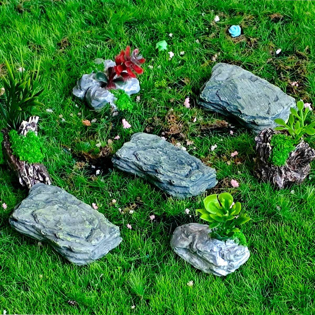 Kai Dream tree stumps showcase natural wood texture in miniature landscapes.