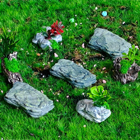 Kai Dream tree stumps showcase natural wood texture in miniature landscapes.
