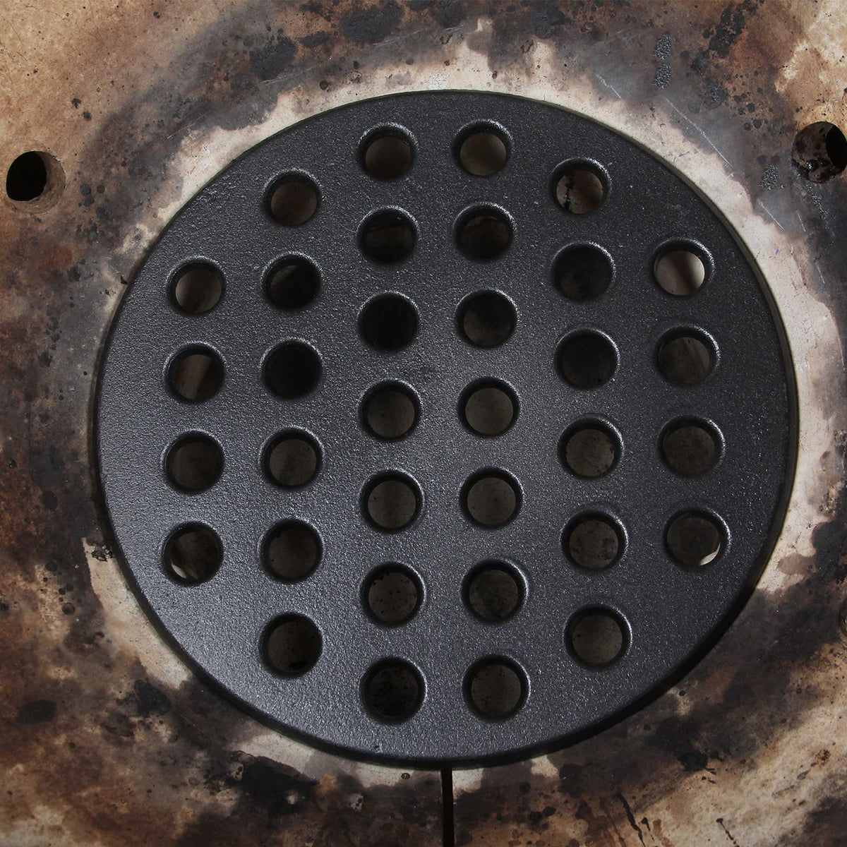 Kamaster ash-flow design promotes fast air through the grate.