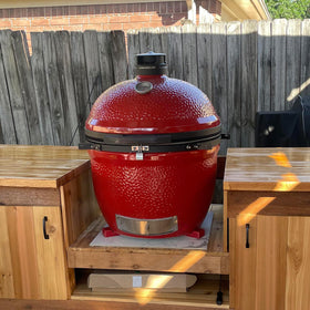 KAMaster ceramic feet keep XL grills stable with secure footing.