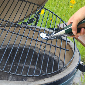 KAMaster durable stainless steel grip withstands frequent outdoor grilling.