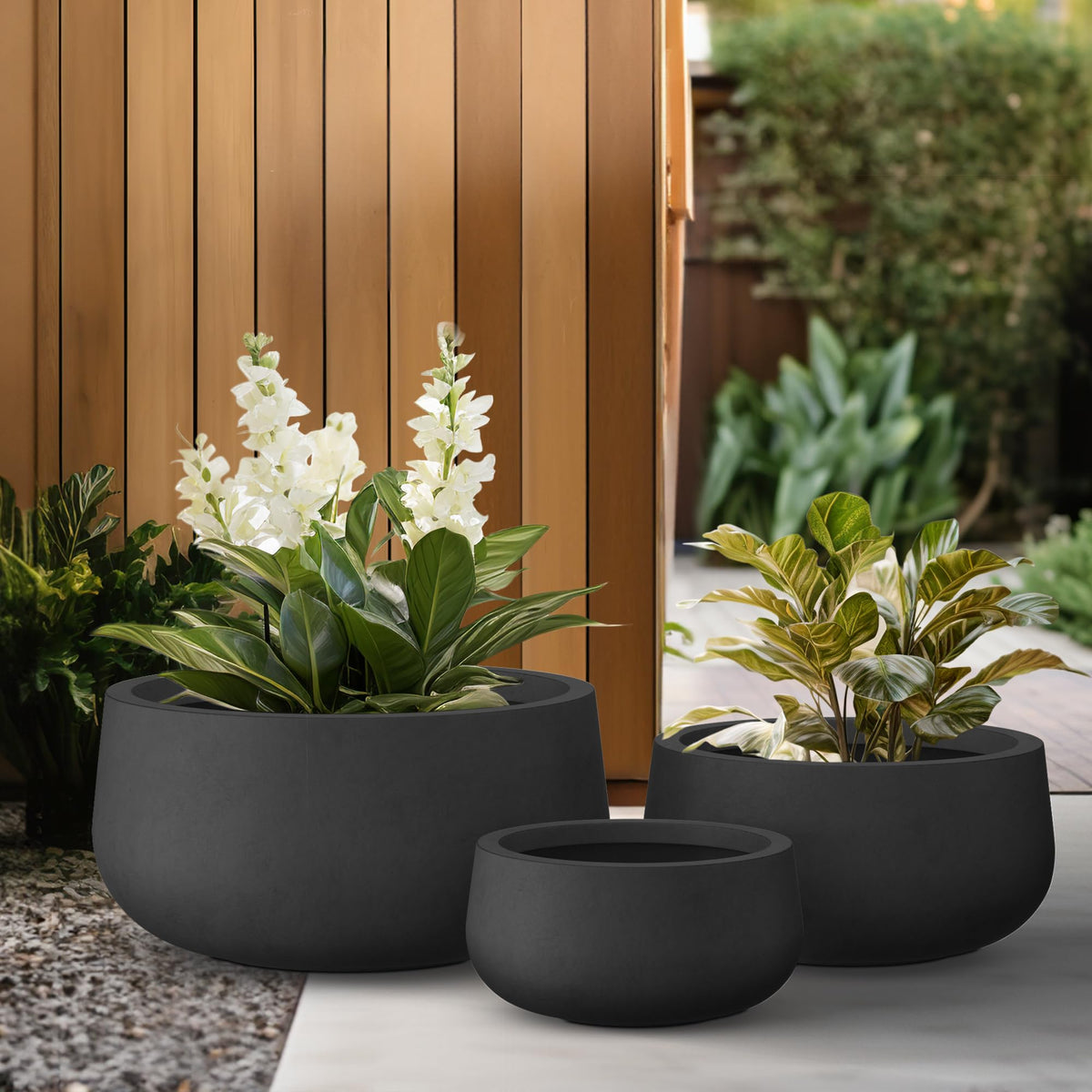 Kante curved design planter for indoor and outdoor spaces