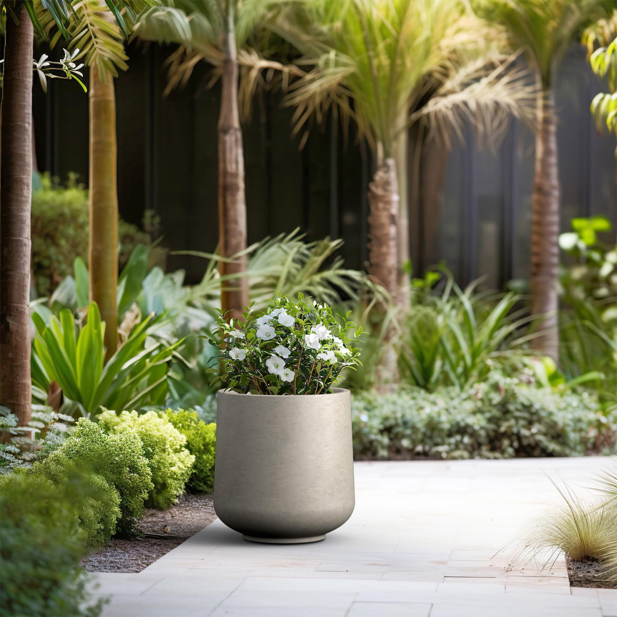 Kante drainage hole with rubber plug for flexible indoor/outdoor watering.