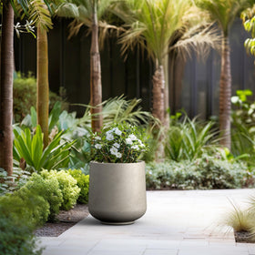 Kante drainage hole with rubber plug for flexible indoor/outdoor watering.