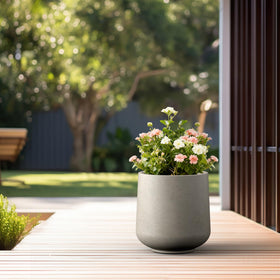 Kante large indoor-outdoor planter suitable for wide plant arrangements.