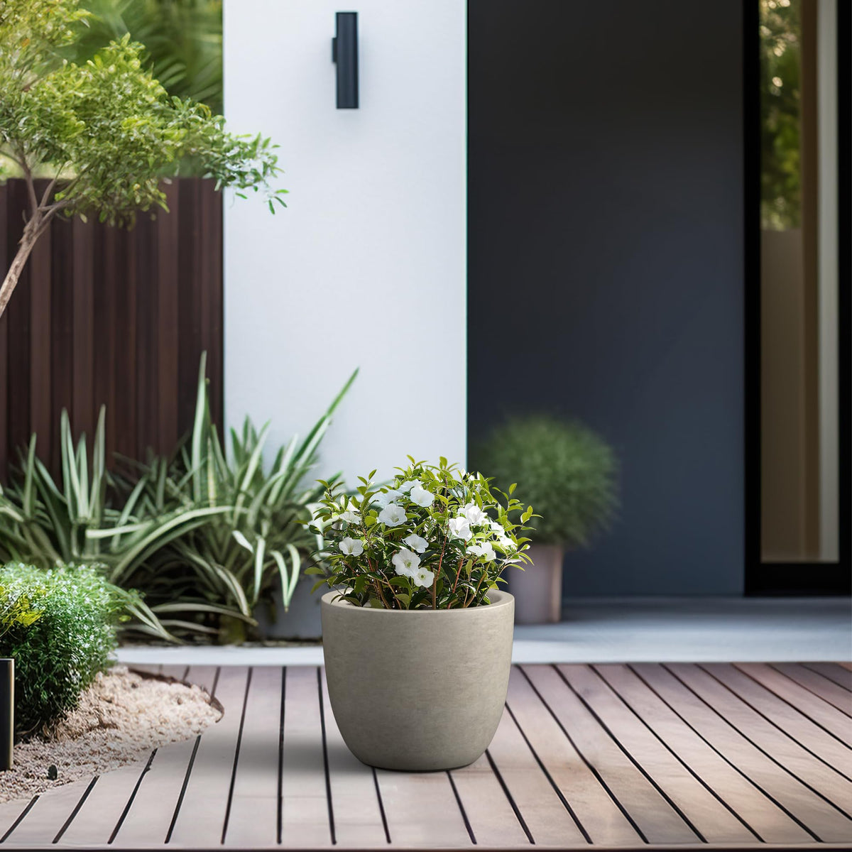 Kante large round planter demonstrates ample growing space for trees.