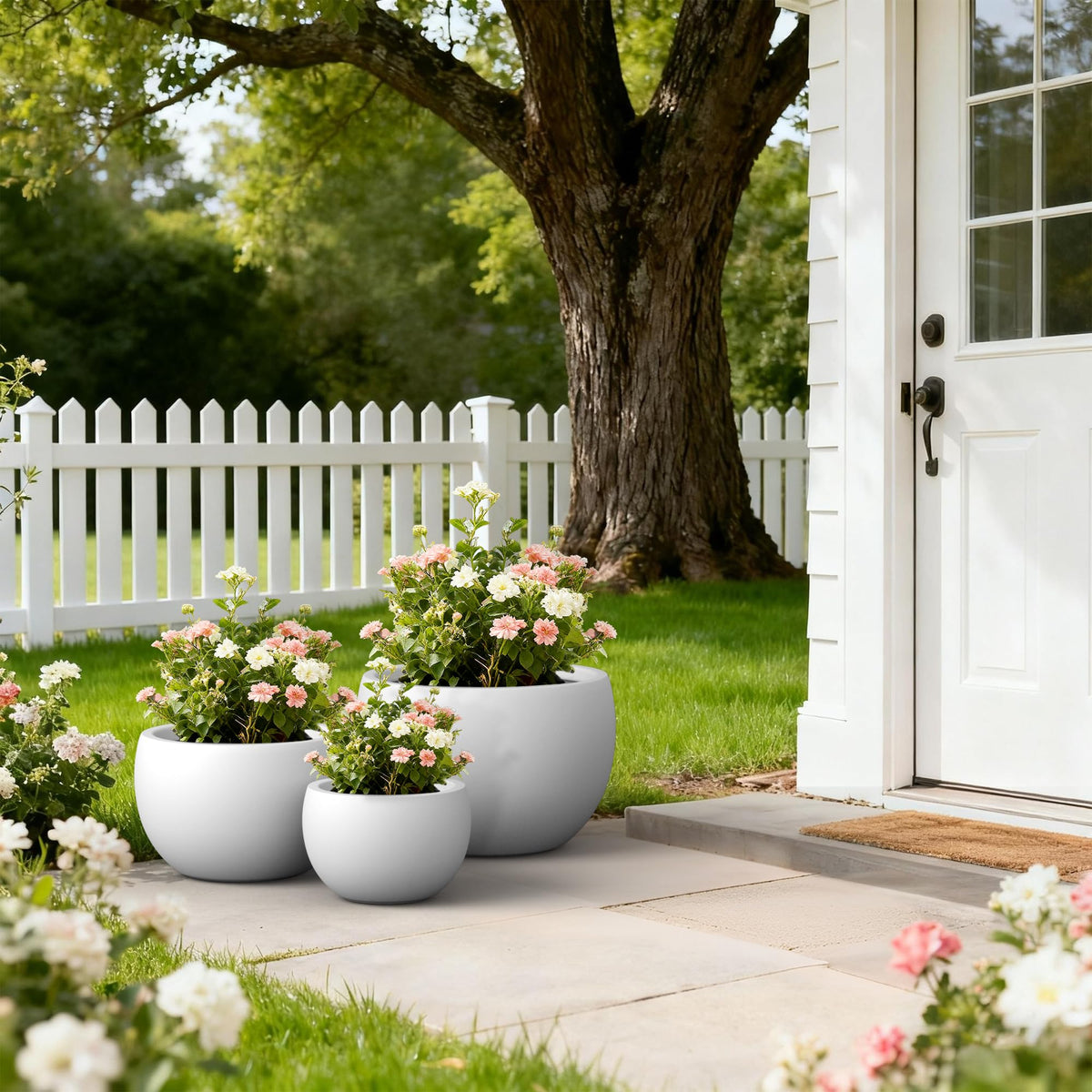 Kante planter drainage hole with rubber plug enables flexible placement.