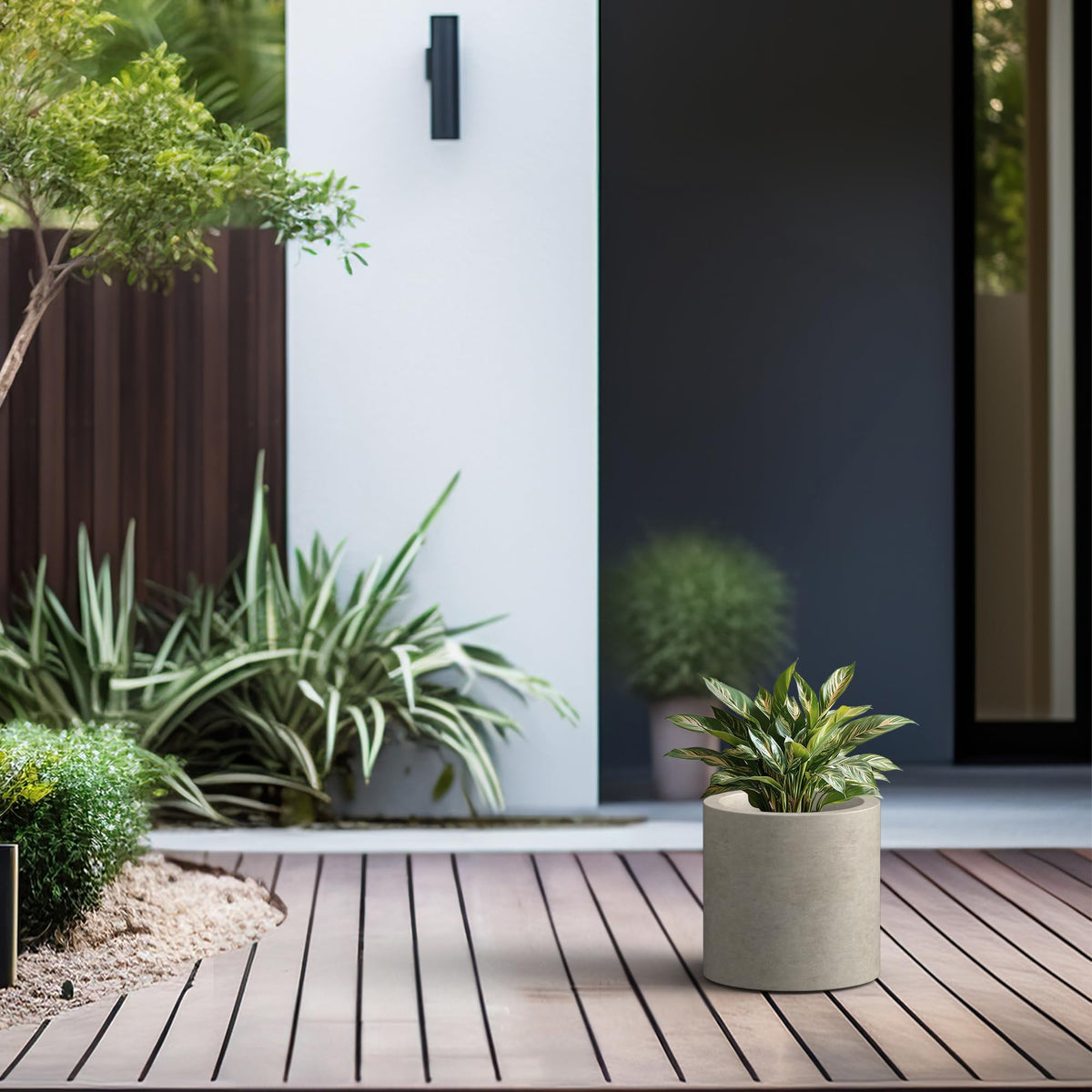 Kante planter rubber plug allows flexible drainage for indoors.