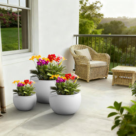 Kante 11.8-inch planter arrangement for indoor or balcony spaces.