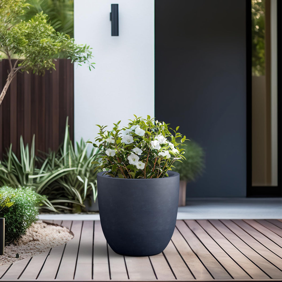 Kante 18inch round planter rubber plug enables easy drainage control