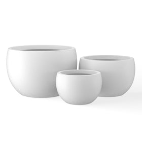Kante round planter, 19.9-inch size, shows contemporary finish and ample planting space.