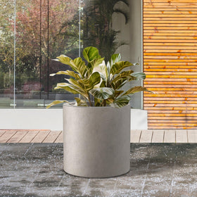 Kante round concrete planter drainage-hole close-up, built-in drainage with plug.