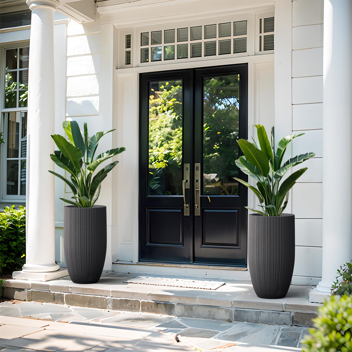 Kante round planter in lightweight concrete offering durable, weather-resistant display.