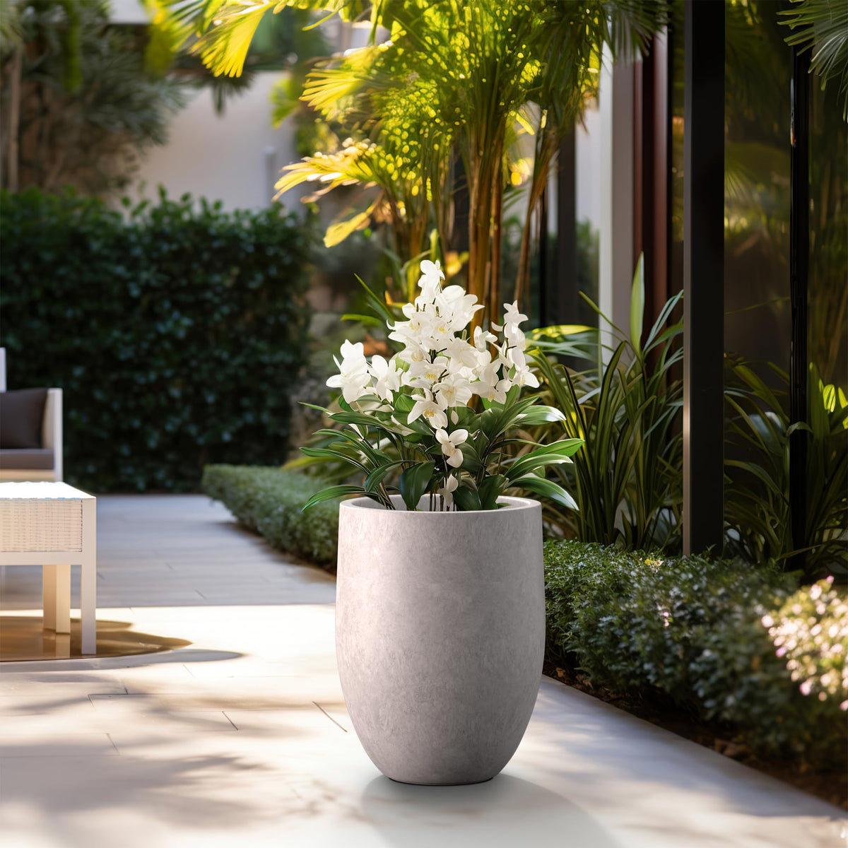Kante planter drainage hole closeup with rubber plug for indoor and outdoor use.