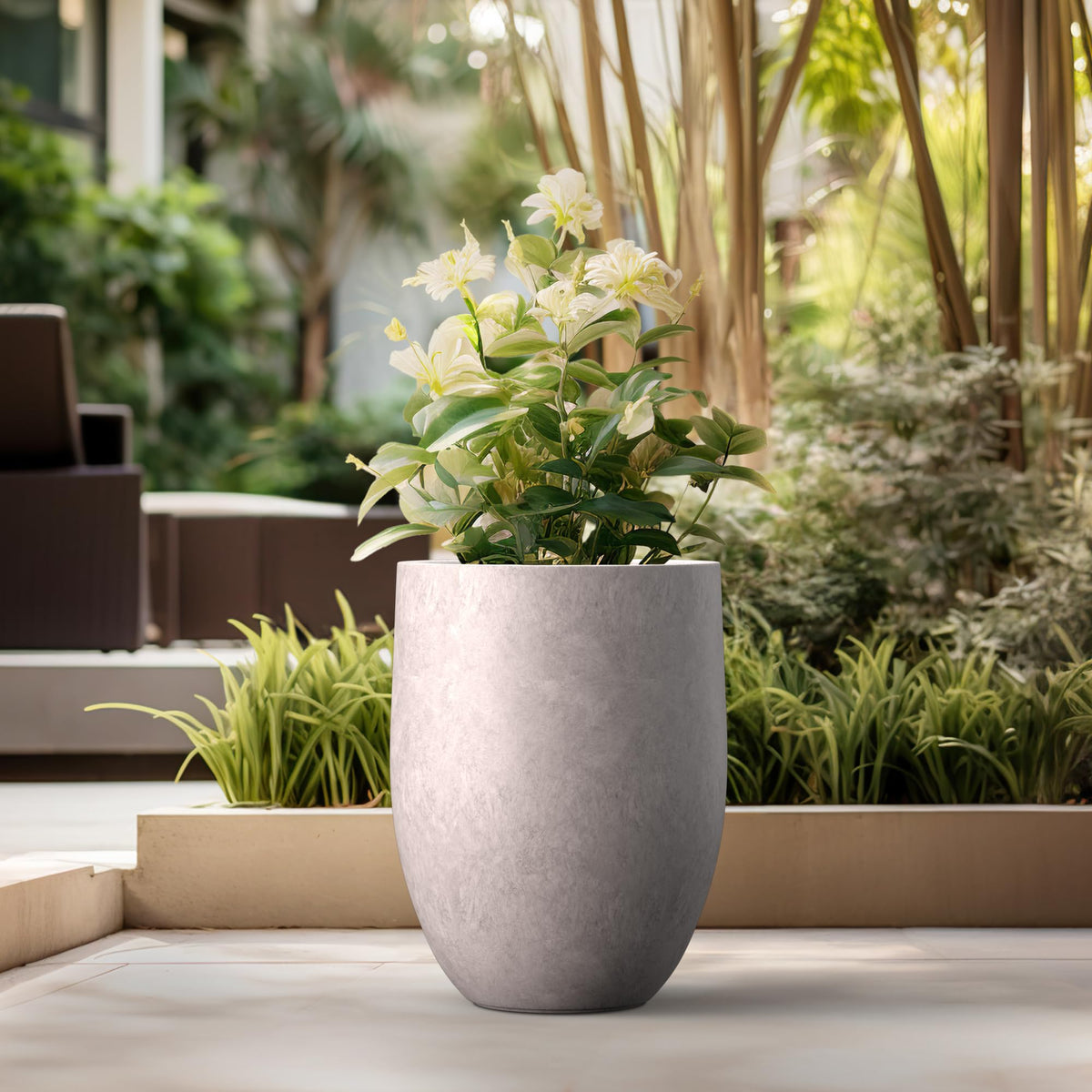 Kante planter in an indoor space illustrating versatile décor compatibility.