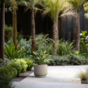 Kante weather-durable planter resists wind, rain, and sun.