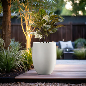 Kante weather-resistant planter built to withstand sun, rain, wind, and cold.