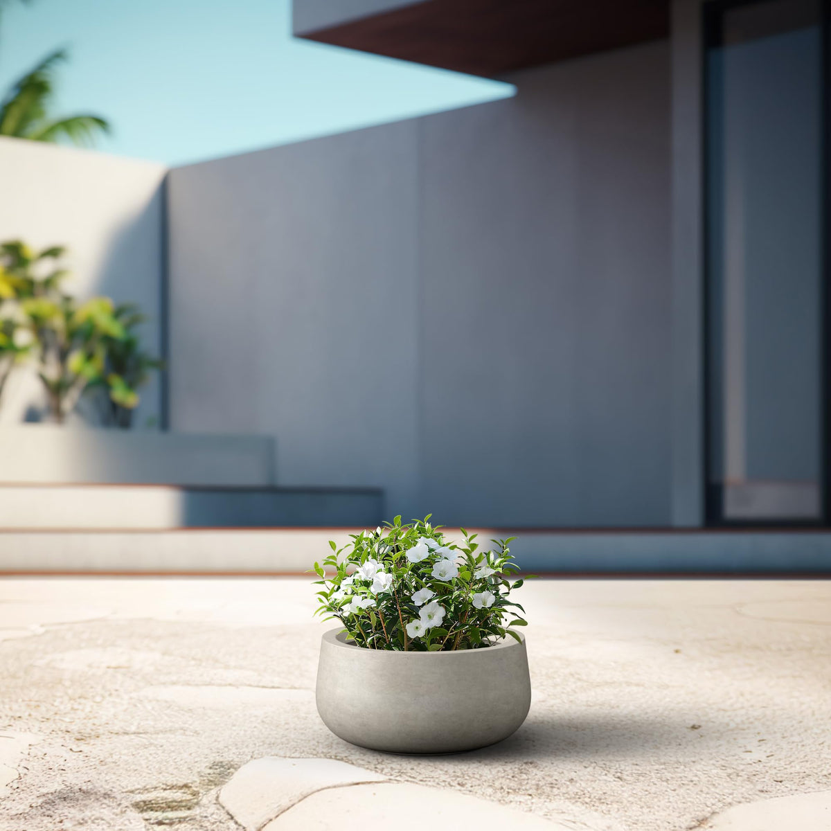 Kante weather-resistant planter withstands sun, rain, and wind.
