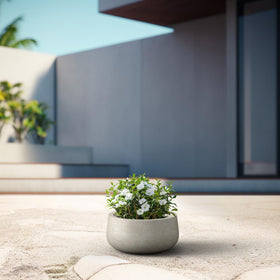 Kante weather-resistant planter withstands sun, rain, and wind.