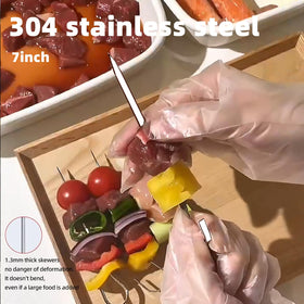 Kaorou easy-storage box keeps 40 reusable skewers organized.