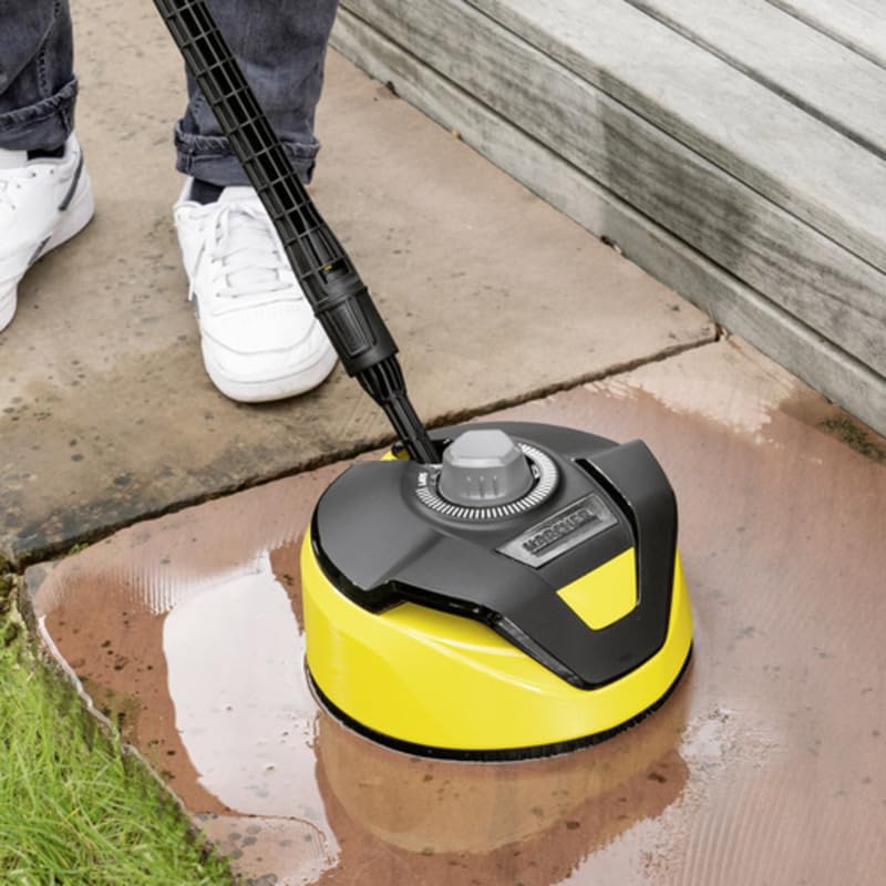 Kärcher T 5 T-Racer demonstrates adjustable nozzle height for optimal surface distance.