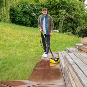 Kärcher T 5 T-Racer splash-free skirt reduces overspray during cleaning.