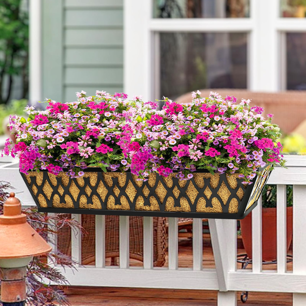 Karlliu rust-resistant coating protecting metal planters outdoors