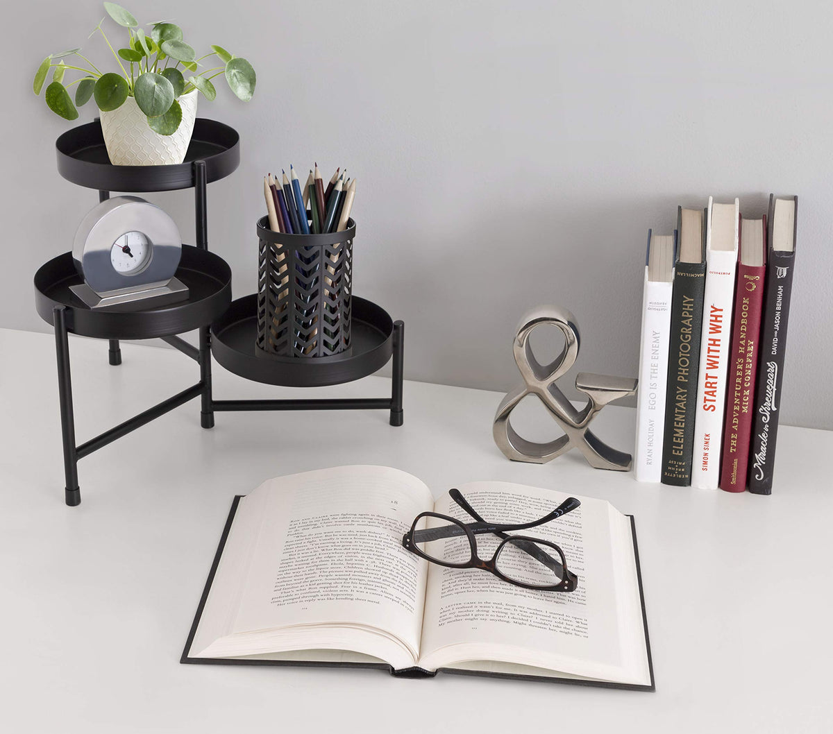 Kate and Laurel Finn stand black metal finish offers durable, modern tabletop display