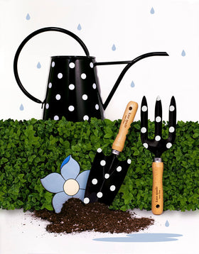 Kate Spade New York dot pattern handles add stylish grip.