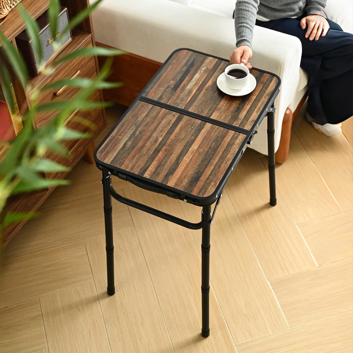 Kcmploro table with adjustable heights adapts for comfortable dining.