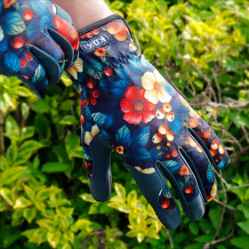 KDK gloves with thick padding reduce fatigue during digging and pruning.