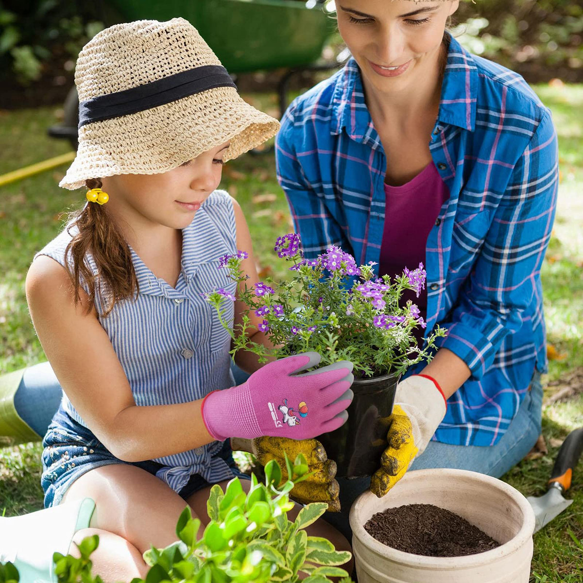 KDK kids gardening gloves close-up palm texture for better grip.