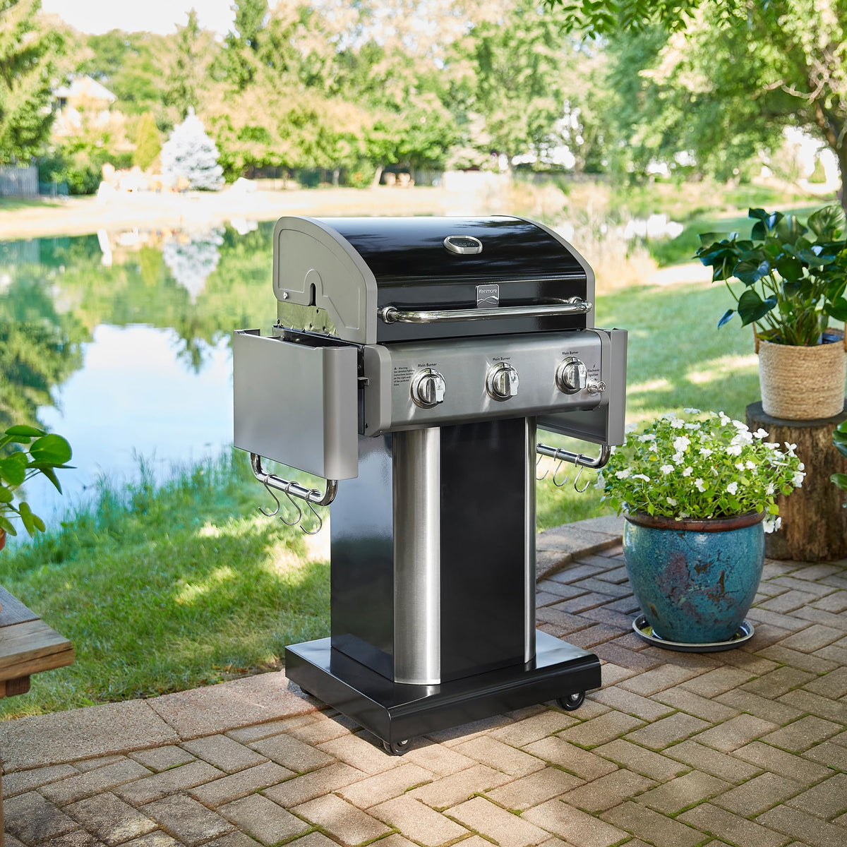 Kenmore grill cast-iron grates deliver even heat and sear
